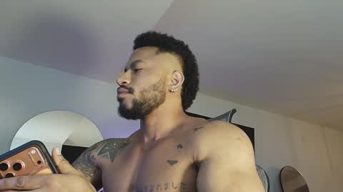 Snapshot of clark_strong chatting on February 22, 6:17 pm clark_strong online show from February 22, 6:17 pm