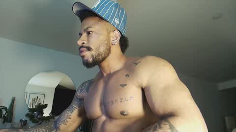 Snapshot of clark_strong chatting on March 13, 1:01 am clark_strong online show from March 13, 1:01 am