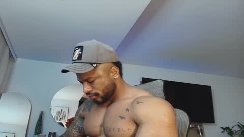 Snapshot of clark_strong chatting on March 24, 12:26 am clark_strong online show from March 24, 12:26 am