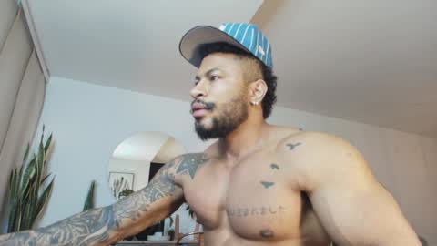 Snapshot of clark_strong chatting on April 1, 11:22 am clark_strong online show from April 1, 11:22 am