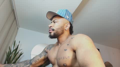 Snapshot of clark_strong chatting on April 6, 11:22 am clark_strong online show from April 6, 11:22 am