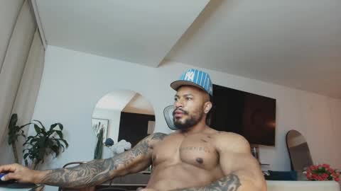 Snapshot of clark_strong chatting on April 12, 11:26 am clark_strong online show from April 12, 11:26 am