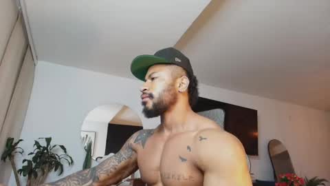 Snapshot of clark_strong chatting on April 16, 11:33 am clark_strong online show from April 16, 11:33 am