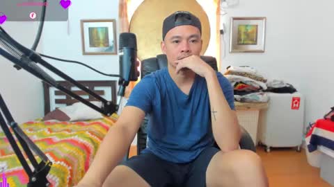 Snapshot of clarkyplaze chatting on January 21, 12:36 am Clark online show from January 21, 12:36 am