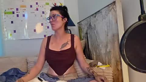 Snapshot of clarnbear chatting on June 23, 11:58 pm clarnbear online show from June 23, 11:58 pm