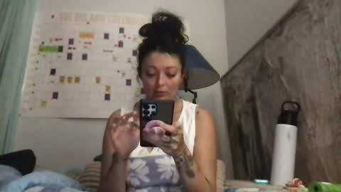 Snapshot of clarnbear chatting on July 27, 8:32 am clarnbear online show from July 27, 8:32 am