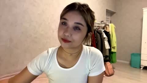 Snapshot of clary_cloud chatting on October 29, 6:09 pm Lara online show from October 29, 6:09 pm