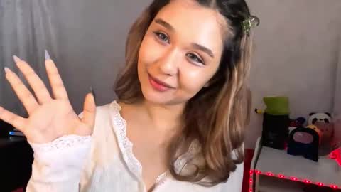 Snapshot of clary_cloud chatting on November 20, 6:18 pm Lara online show from November 20, 6:18 pm