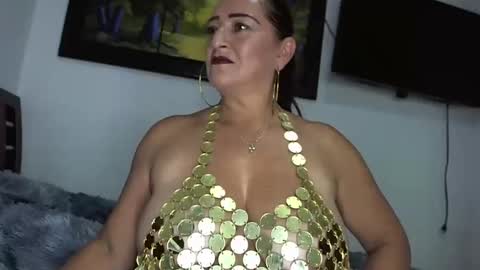 Snapshot of claudiabroke chatting on February 14, 1:56 am claudiabroke online show from February 14, 1:56 am