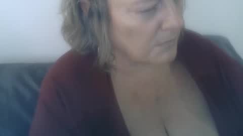 Snapshot of claudineddd chatting on January 2, 10:44 pm ClaudineDDD online show from January 2, 10:44 pm