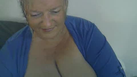 Snapshot of claudineddd chatting on January 24, 12:42 am ClaudineDDD online show from January 24, 12:42 am
