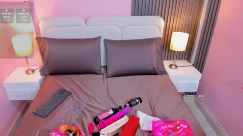 Snapshot of clawdeen__wolf chatting on December 18, 8:37 pm clauwdeen wolf online show from December 18, 8:37 pm