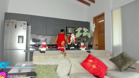 Snapshot of claytonburgues chatting on December 12, 10:20 pm claytonburgues online show from December 12, 10:20 pm