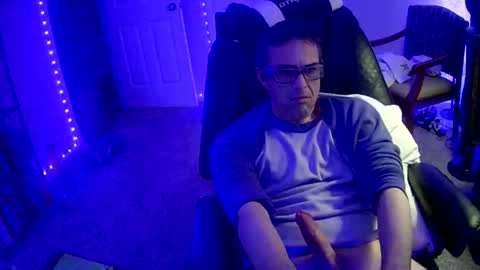 Snapshot of cleigm841 chatting on November 12, 1:06 am RichDahtCom online show from November 12, 1:06 am