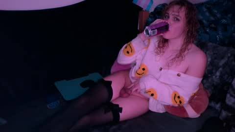 Snapshot of clemie32677 chatting on November 25, 10:43 pm clemie32677 online show from November 25, 10:43 pm