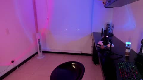 Snapshot of cleo_dblue chatting on December 16, 6:32 am online show from December 16, 6:32 am