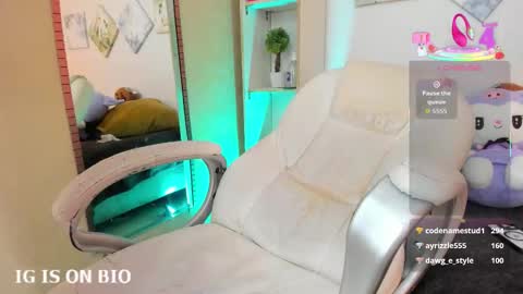 Snapshot of cleo_nilee chatting on November 23, 3:34 pm cleo online show from November 23, 3:34 pm