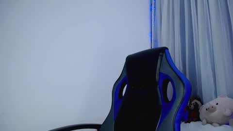 Snapshot of cleopatra_cute chatting on October 21, 2:45 am  Nicol  online show from October 21, 2:45 am