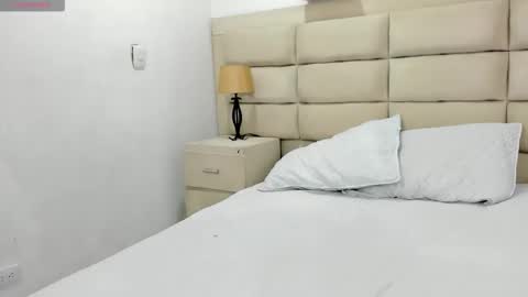 cleowhite_ online show from November 12, 4:02 am