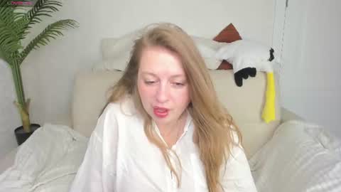 Snapshot of cleoxotie chatting on June 13, 1:47 am cleoxotie online show from June 13, 1:47 am