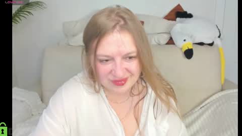 Snapshot of cleoxotie chatting on June 15, 1:41 am cleoxotie online show from June 15, 1:41 am