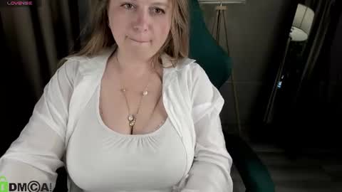 Snapshot of cleoxotie chatting on July 16, 2:28 am cleoxotie online show from July 16, 2:28 am