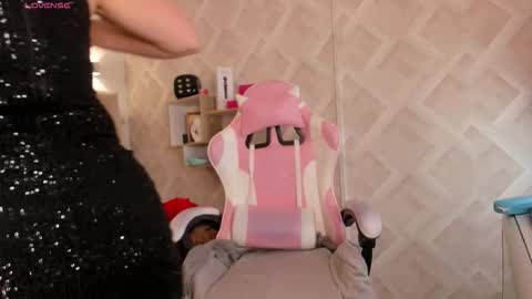 clhoe_johnson_ online show from March 20, 12:43 pm