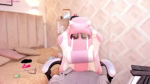 clhoe_johnson_ online show from May 26, 12:12 pm