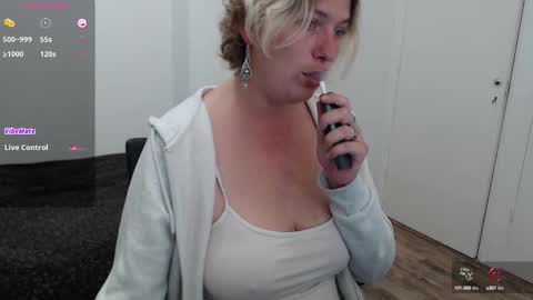 Syl  online show from October 8, 1:31 pm