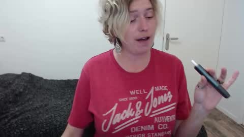 Syl  online show from October 30, 10:10 pm