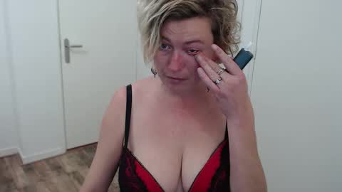 Syl  online show from November 13, 8:57 am