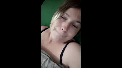 Syl  online show from December 18, 10:05 pm