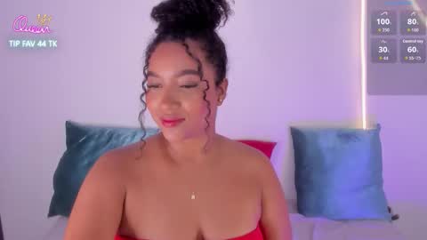 Snapshot of cloe_25 chatting on February 11, 10:48 pm cloe_25 online show from February 11, 10:48 pm