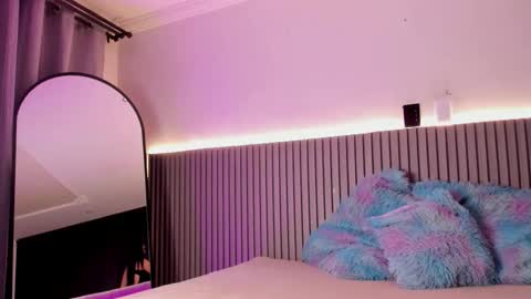 cloe__weest online show from January 19, 11:25 am