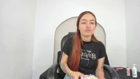 Snapshot of cloe_amazingg chatting on December 21, 2:35 pm Cloe online show from December 21, 2:35 pm