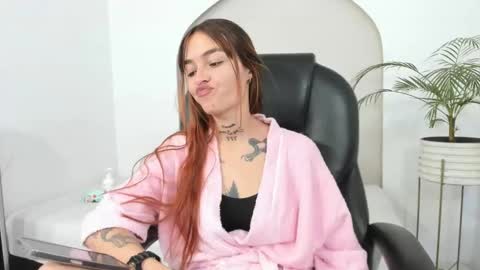 Snapshot of cloe_amazingg chatting on January 5, 5:27 pm Cloe online show from January 5, 5:27 pm