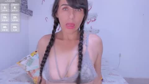 Snapshot of cloe_brown1 chatting on January 15, 7:06 pm cloe_brown1 online show from January 15, 7:06 pm