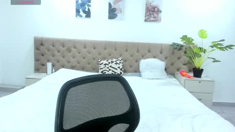 Cloe online show from April 14, 3:45 am