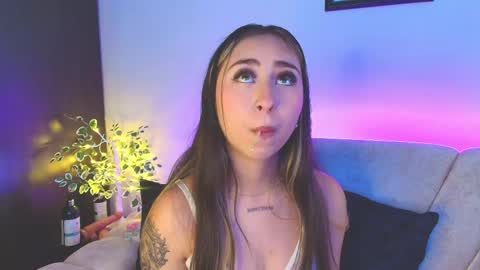 Snapshot of cloe_martinezz_ chatting on April 29, 5:41 pm cloe_martinezz_ online show from April 29, 5:41 pm