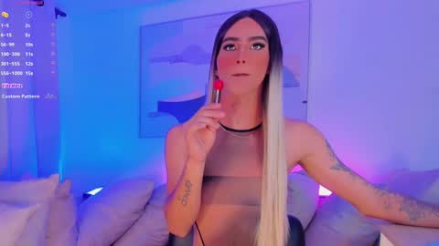 Snapshot of cloe_reminton_ chatting on December 30, 7:48 am CLOE REMINTON online show from December 30, 7:48 am