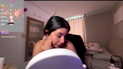 cloe small online show from October 19, 3:34 pm