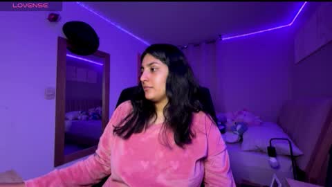 cloe small online show from November 7, 3:39 am