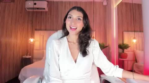 C L O E  online show from January 10, 4:36 am