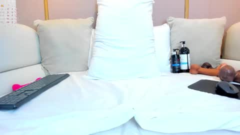 Snapshot of cloehap chatting on February 12, 3:05 pm Cloe online show from February 12, 3:05 pm