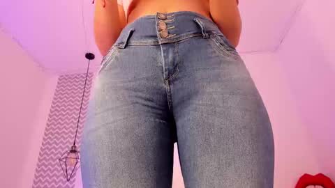 Snapshot of cloehonney chatting on October 27, 8:46 pm cloe online show from October 27, 8:46 pm