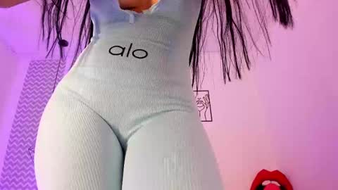 Snapshot of cloehonney chatting on October 31, 1:45 pm cloe online show from October 31, 1:45 pm