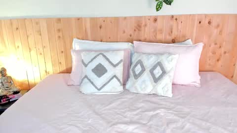 Chloe Smith online show from February 5, 11:48 am