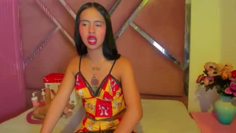 Snapshot of cloemorenti_ chatting on December 2, 12:43 pm CloeMorenti online show from December 2, 12:43 pm