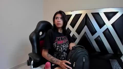 Snapshot of cloeperson chatting on November 28, 11:57 am lady cloe person online show from November 28, 11:57 am