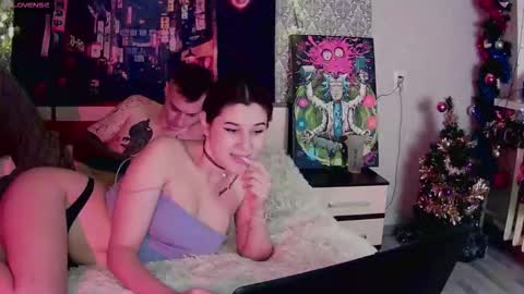 closertous online show from December 21, 2:24 pm